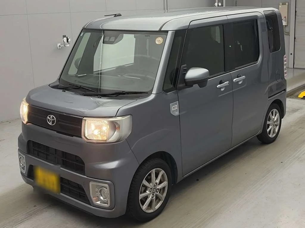 Toyota Pixis Mega LA700A 2021